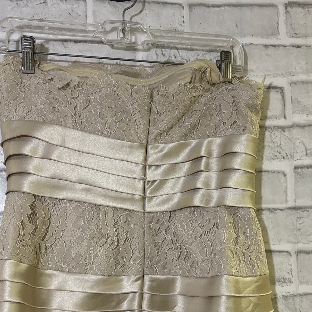 BCBG Elegant Cream Lace Strapless Dress, size 8 - Picture 8 of 9